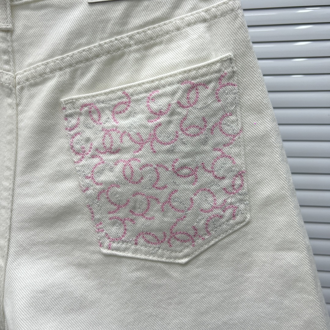 期間限定SALE!! シャネル パンツ偽物 ショットパンツ 刺繍 デニム 美脚 シンプル 夏ズボン ホワイト_6