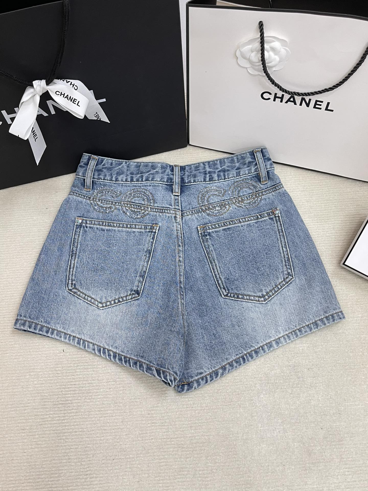 期間限定SALE!! シャネルパンツスーツＮ級品 ショットパンツ 刺繍 デニム 美脚 シンプル 夏ズボン ブルー_2