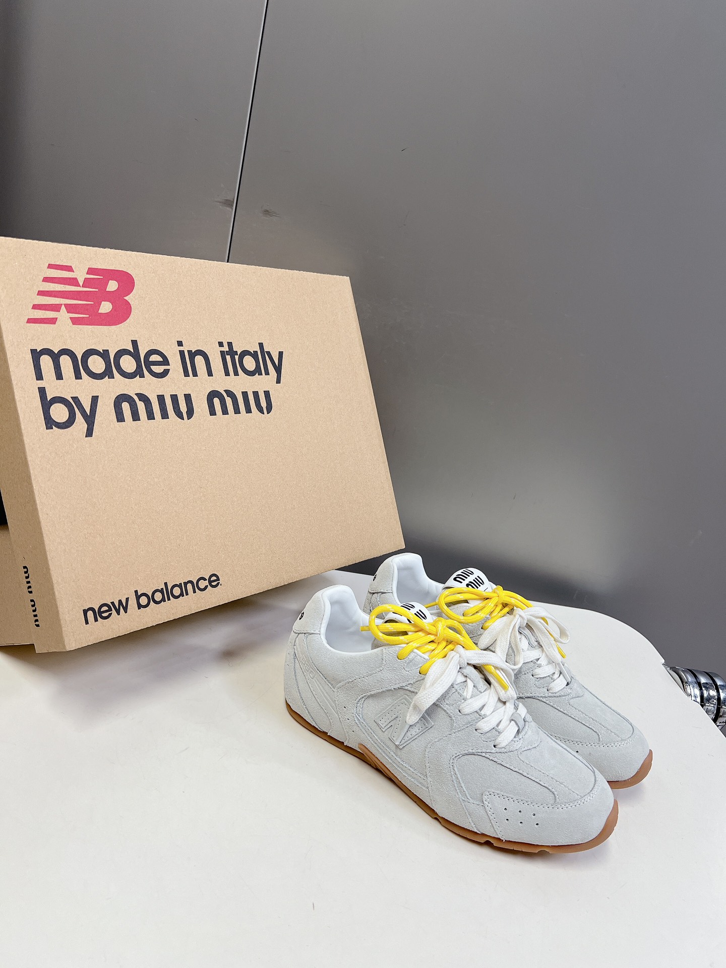 miumiu ブライダル シューズコピー 運動 カップルシューズ ランニング スニーカー Miu Miu x New Balanceコラボ グレイ_2