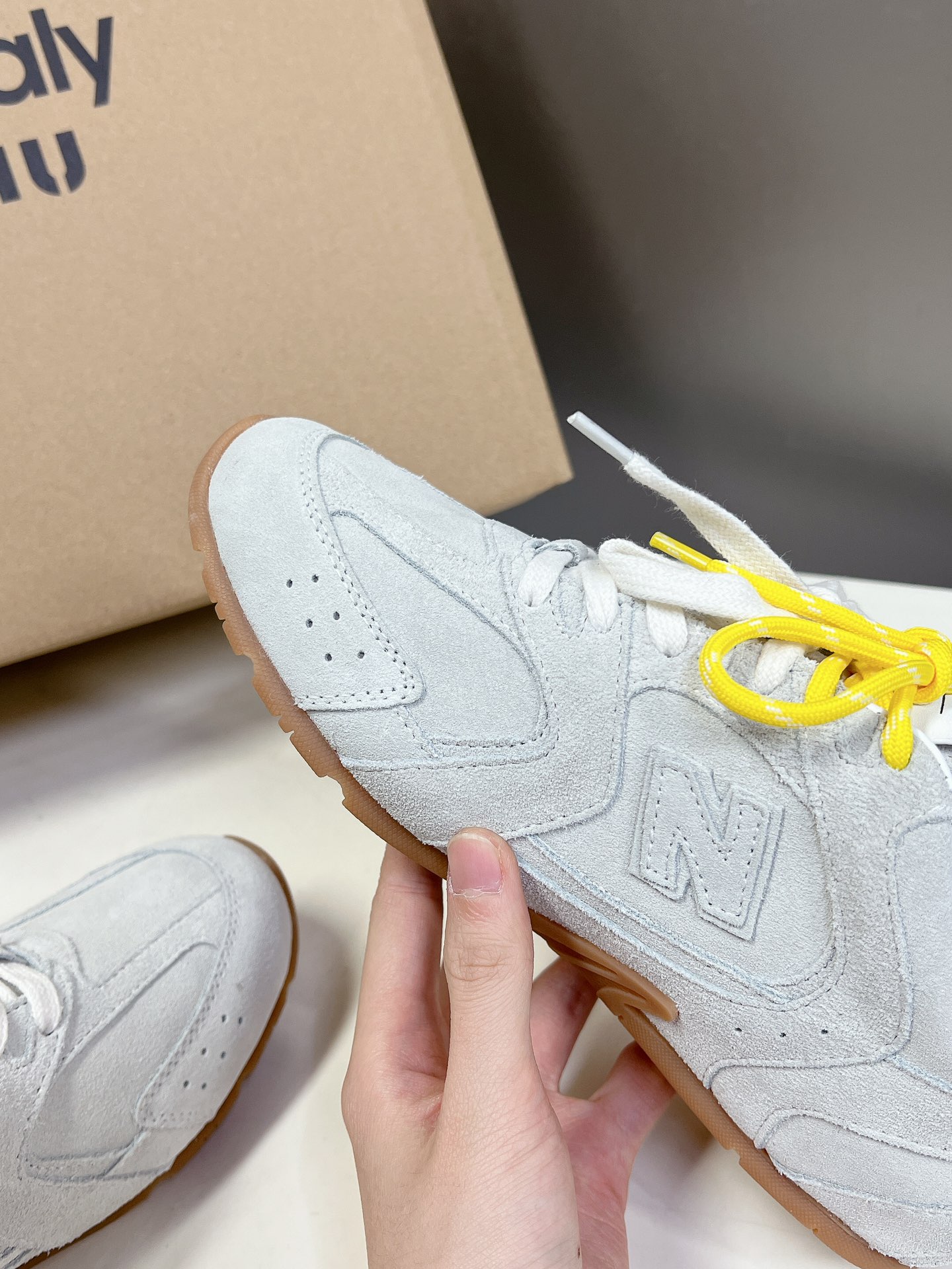 miumiu ブライダル シューズコピー 運動 カップルシューズ ランニング スニーカー Miu Miu x New Balanceコラボ グレイ_7
