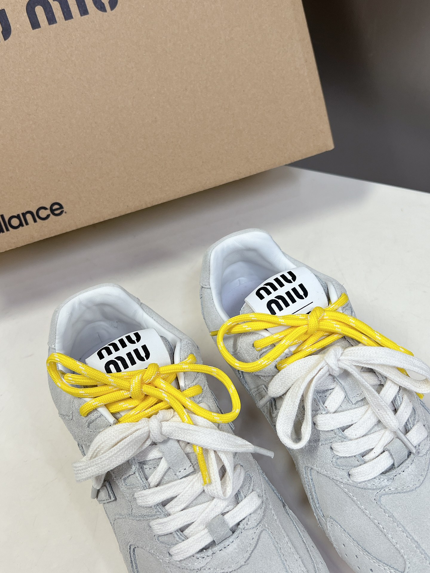 miumiu ブライダル シューズコピー 運動 カップルシューズ ランニング スニーカー Miu Miu x New Balanceコラボ グレイ_8