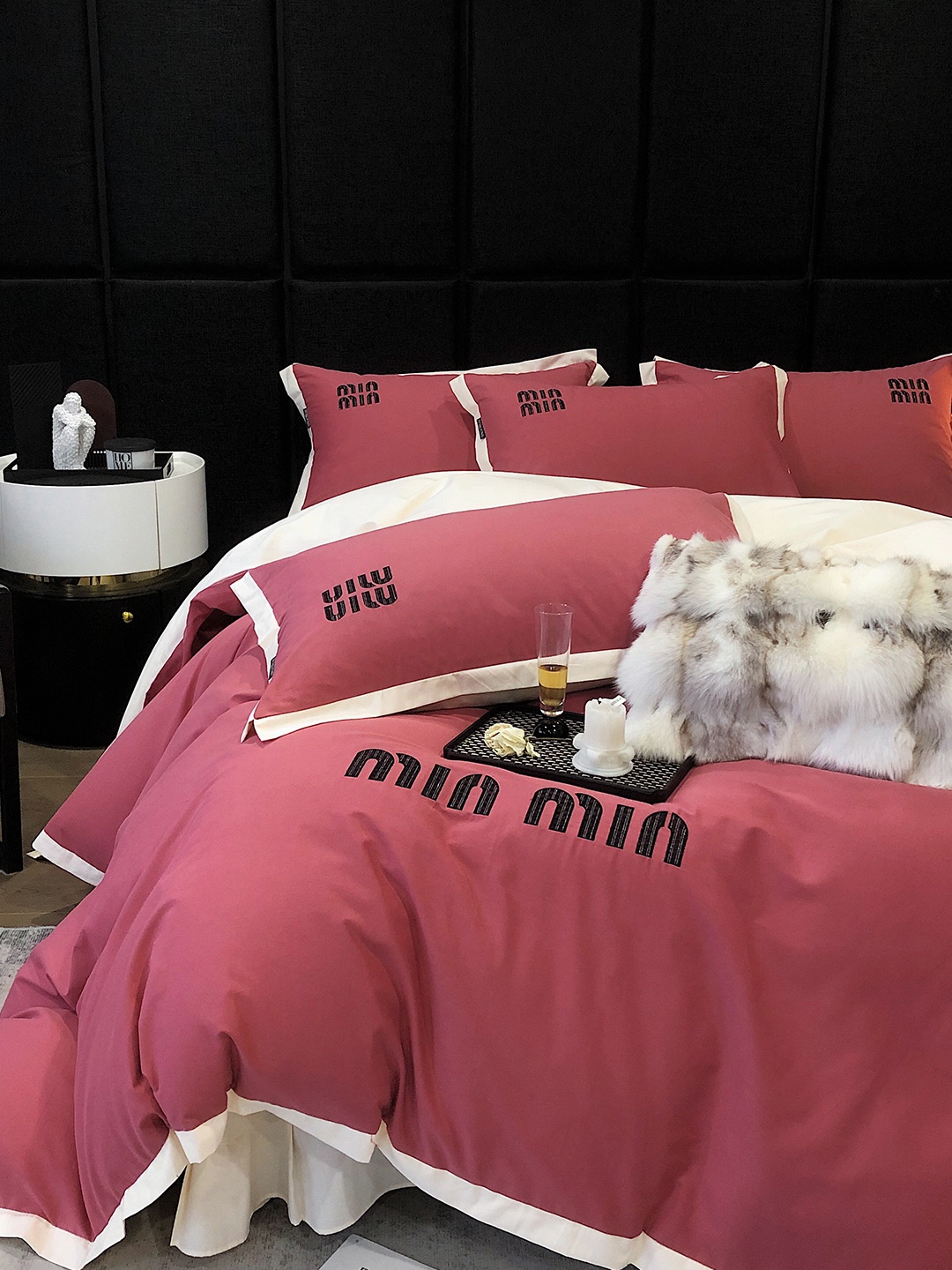 miumiuムアツ 布団偽物 4点セット 柔らかい 人気セット 掛け布団カバー ベッドカバー 枕カバー 柔らかい 保温 レッド_4