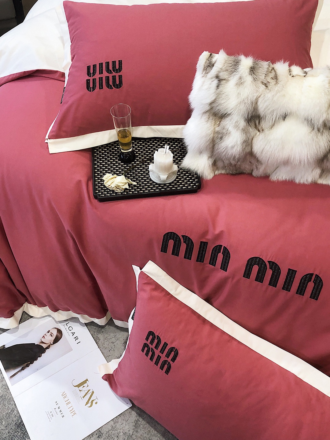 miumiuムアツ 布団偽物 4点セット 柔らかい 人気セット 掛け布団カバー ベッドカバー 枕カバー 柔らかい 保温 レッド_5