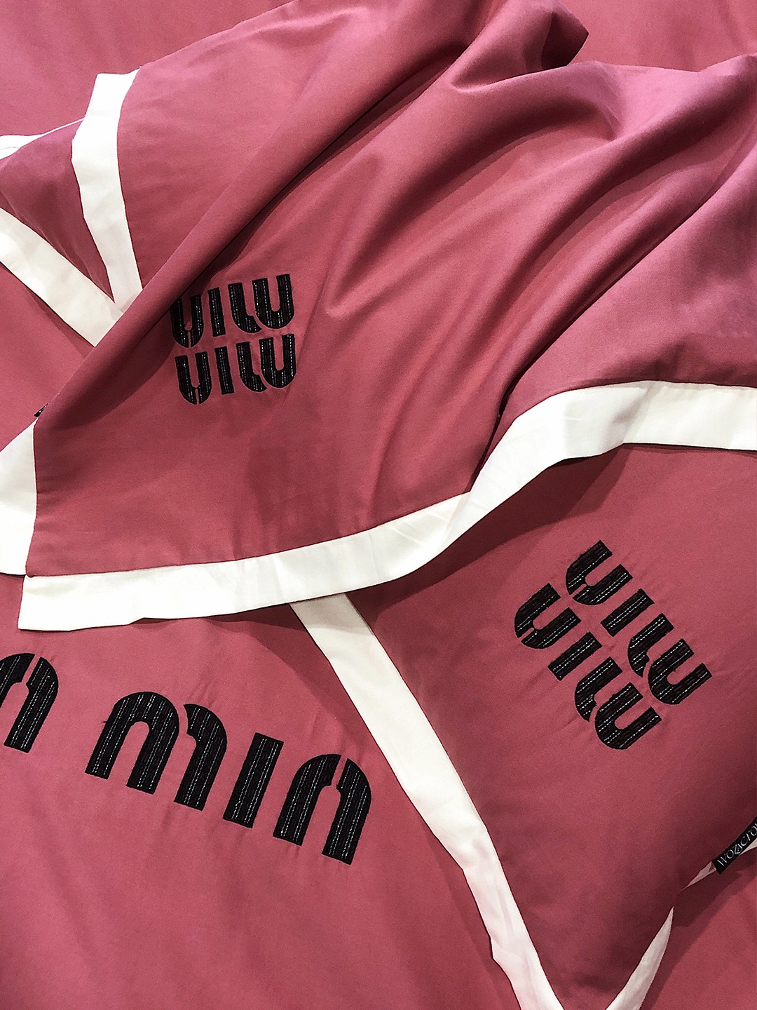 miumiuムアツ 布団偽物 4点セット 柔らかい 人気セット 掛け布団カバー ベッドカバー 枕カバー 柔らかい 保温 レッド_7
