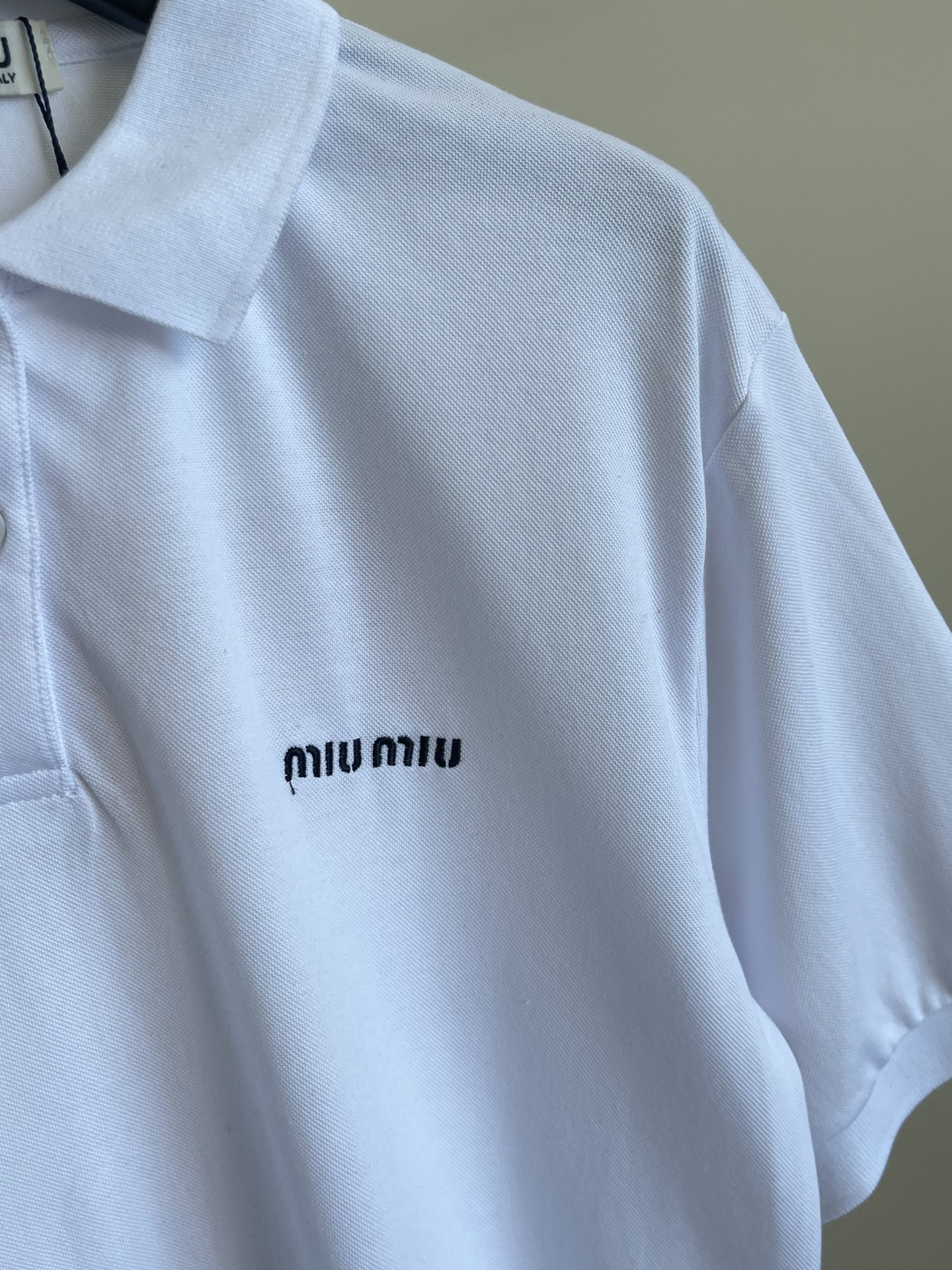 ミュウミュウ洋服偽物 ポロシャツ トップス 半袖 シンプル 純綿 通気性いい 人気販売 ホワイト_7