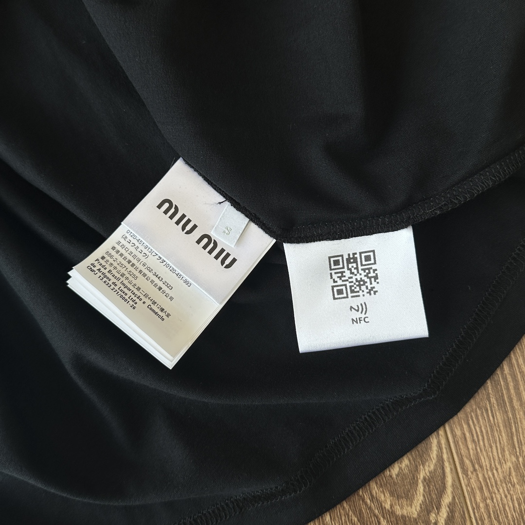 大絶賛 miumiu t シャツ激安通販 トップス シンプル 半袖 春夏新品 純綿 ファッション 刺繍 ブラック_7