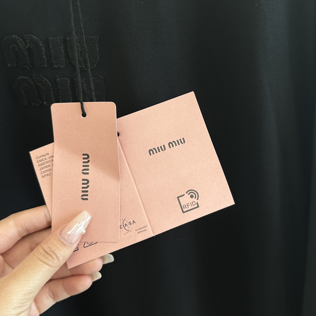 大絶賛 miumiu t シャツ激安通販 トップス シンプル 半袖 春夏新品 純綿 ファッション 刺繍 ブラック_8