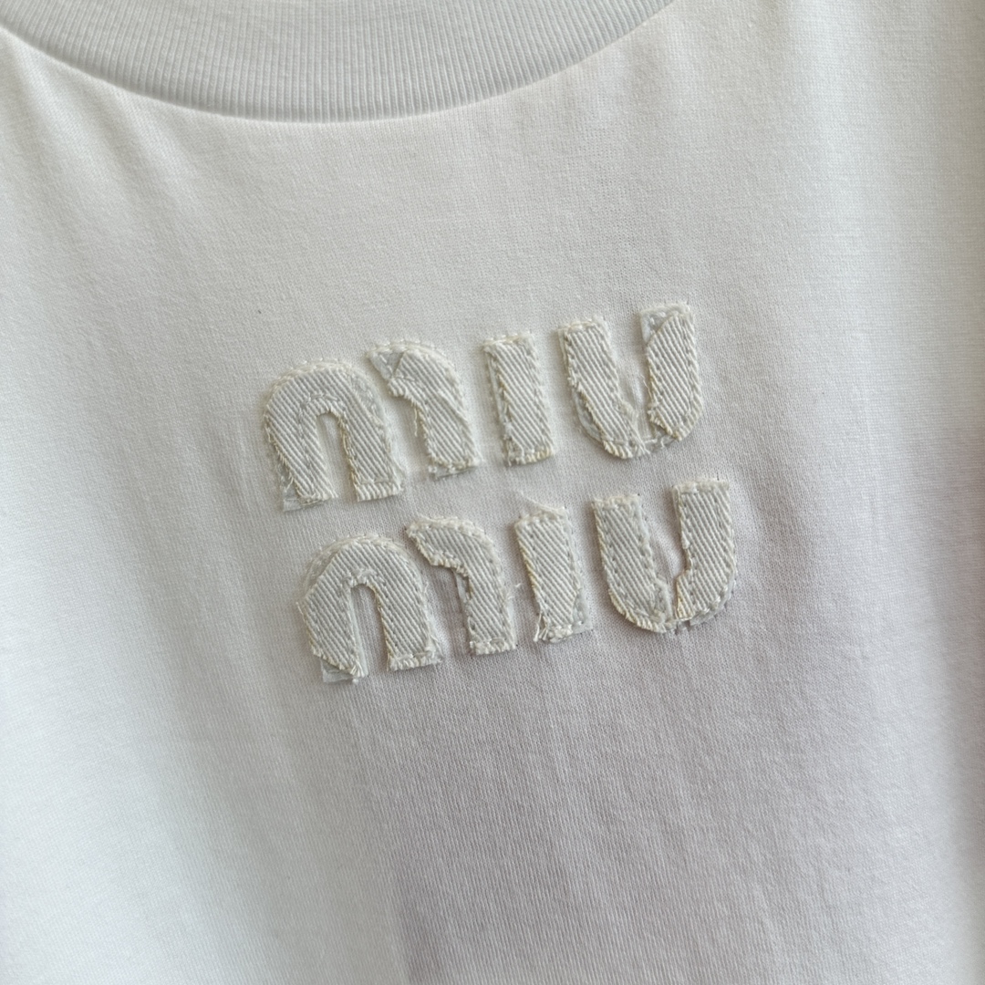 大絶賛 miumiu t シャツ アウトレット偽物 トップス シンプル 半袖 春夏新品 純綿 ファッション 刺繍 ホワイト_6