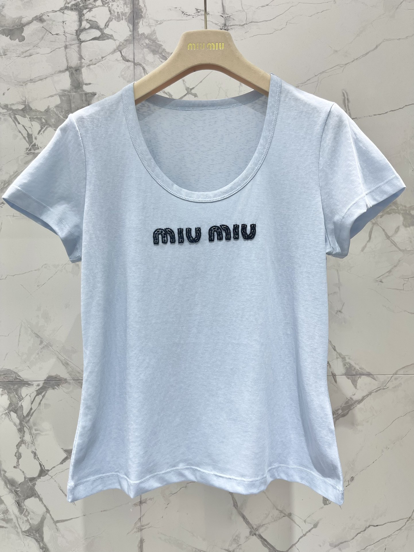 赤字超特価2024 miumiu シャツ レディース偽物 純綿 人気 シンプル 短袖 トップス ロゴプリント 薄い ブルー_2