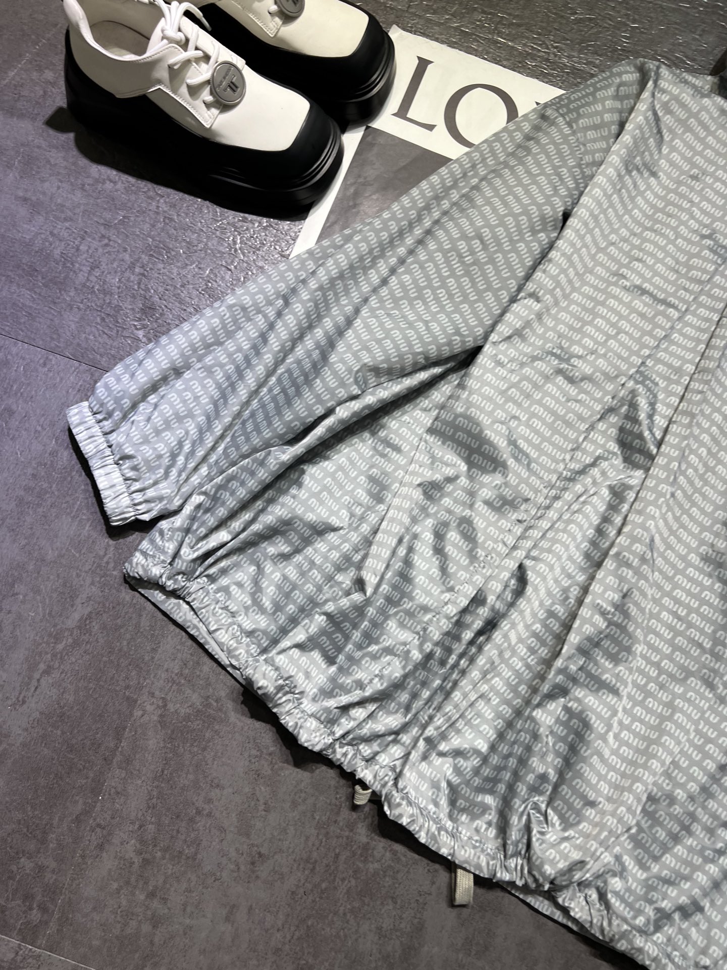 最安値人気 ミュウ 服 ポケモンＮ級品 日焼け止め 軽量 アウター トップス シンプル プリント 人気 グレイ_6
