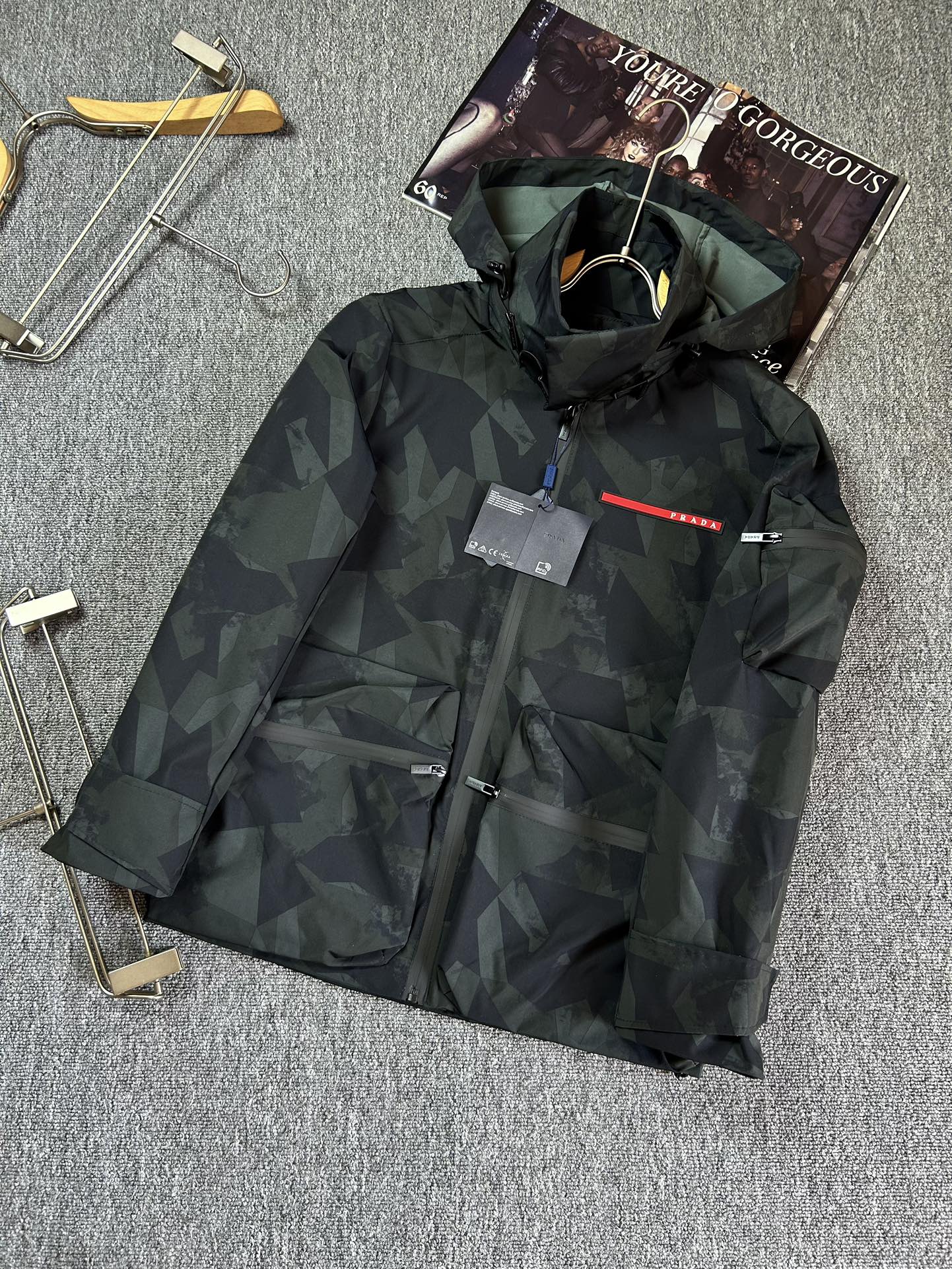 春夏新品 prada ジャケットスーパーコピー アウター トップス ウインドブレーカー ジャンパー 高品質 メンズ ブラック_1
