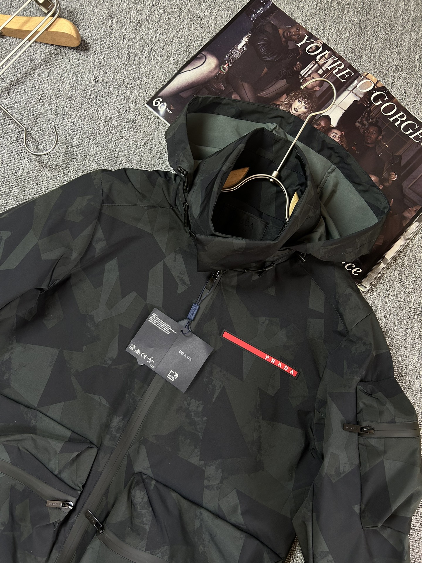 春夏新品 prada ジャケットスーパーコピー アウター トップス ウインドブレーカー ジャンパー 高品質 メンズ ブラック_4