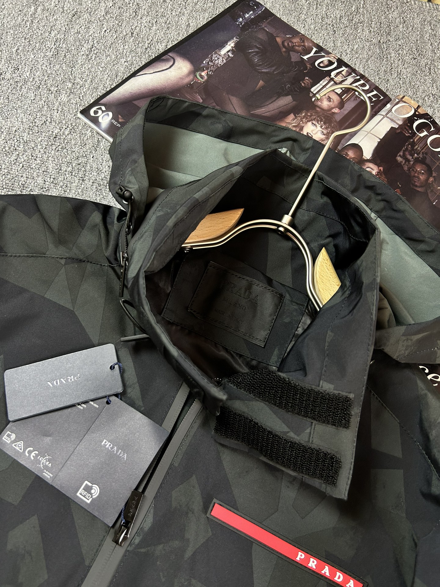 春夏新品 prada ジャケットスーパーコピー アウター トップス ウインドブレーカー ジャンパー 高品質 メンズ ブラック_6