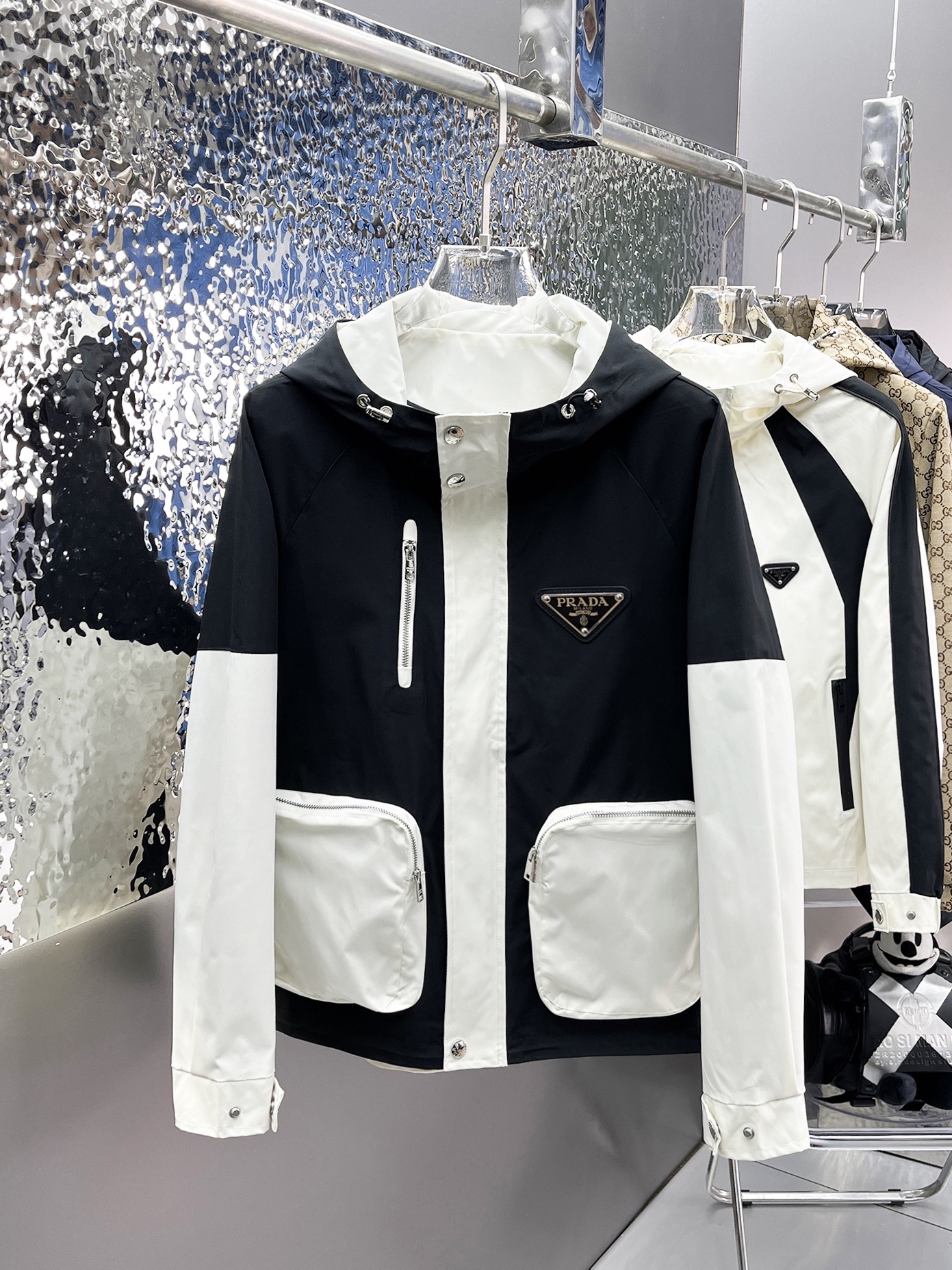prada ナイロン ジャケットコピー アウター 柔らかい トップス 運動 通気性いい シンプル メンズ ブラック_1