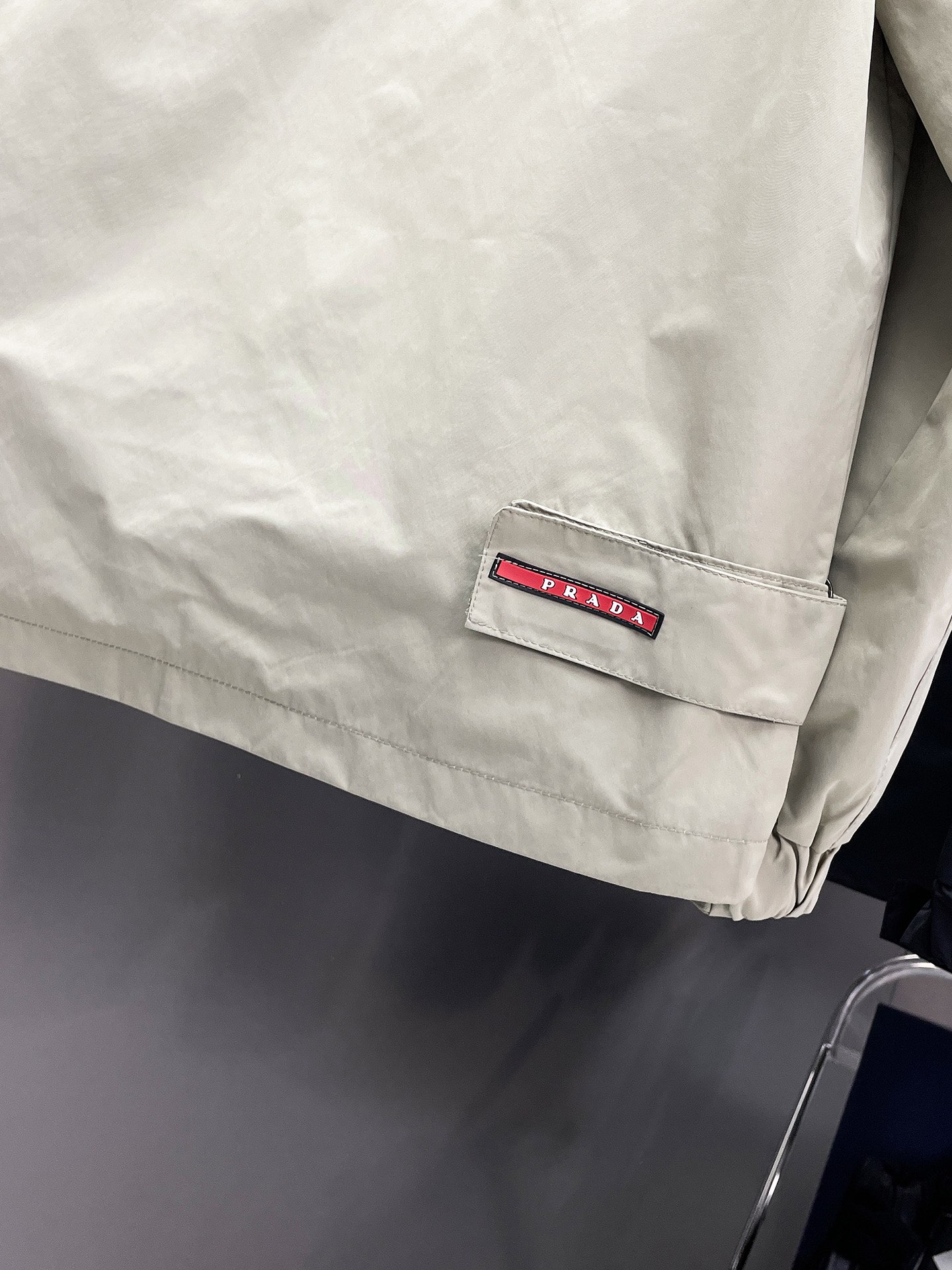 限定セール低価 プラダ ジャンパー偽物 ジャケット 柔らかい トップス 運動 通気性いい 人気 メンズ ホワイト_8