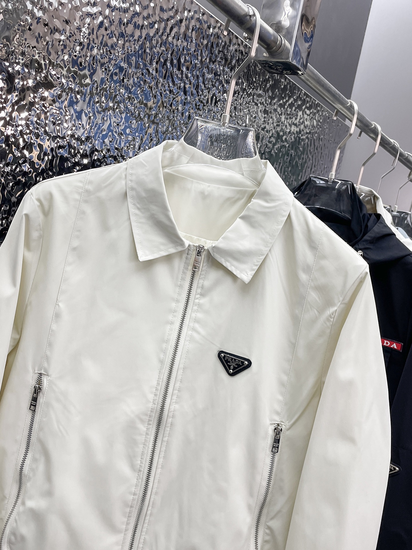 prada ブルゾン ジャケットコピー アウター 柔らかい トップス ジャケット 軽量 メンズ ホワイト_3
