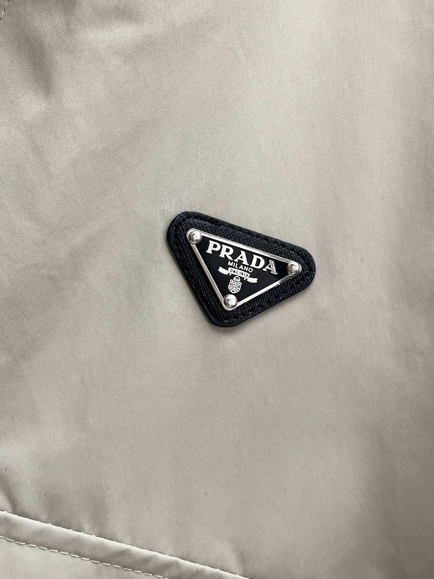存在感のある prada ライダーススーパーコピー トップス 柔らかい トップ秋服 アウター 暖かい メンズ ホワイト_4