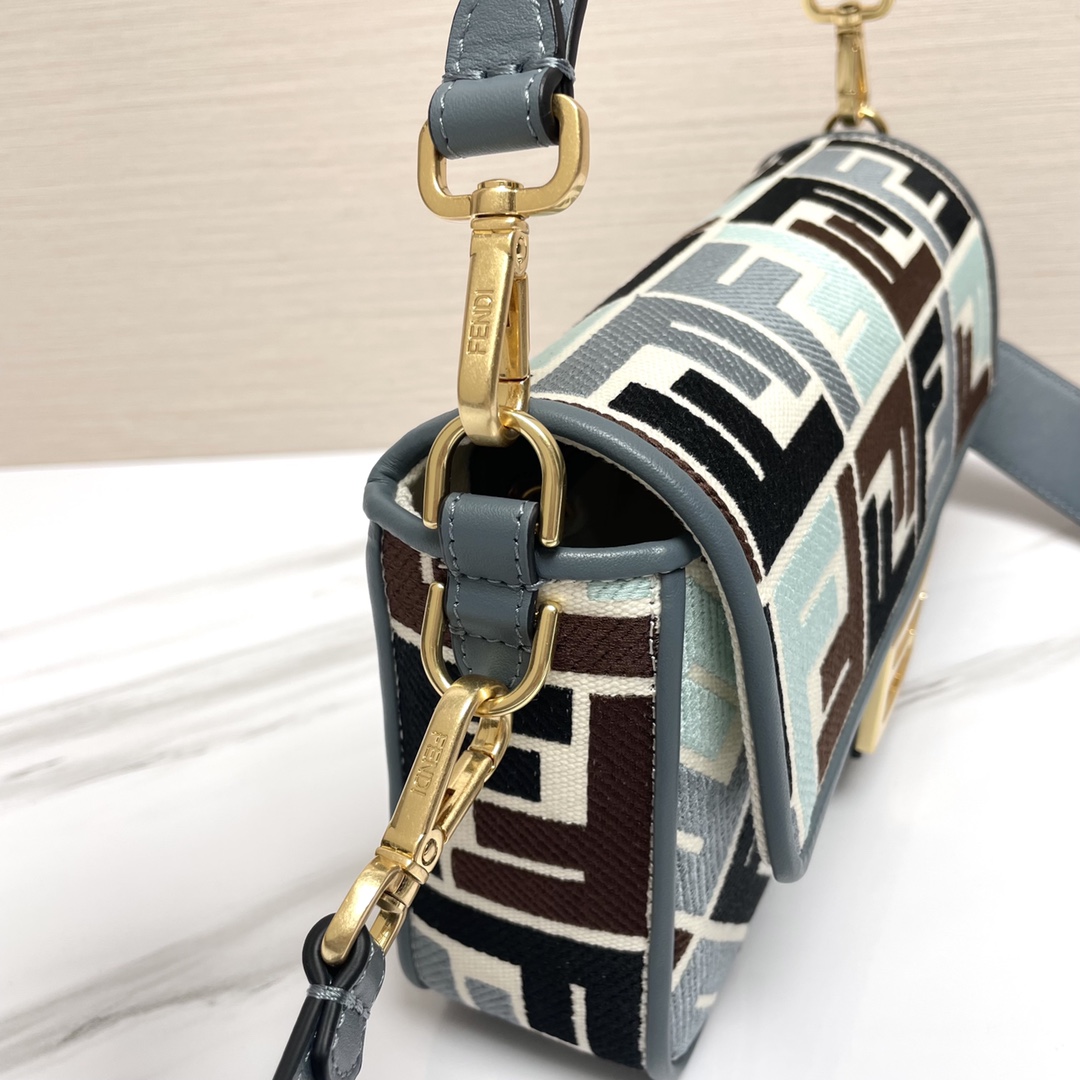 HOT品質保証 フェンディバッグ 黒 ショルダーコピー 斜め掛けバッグ 人気定番 刺繍 カラフル レディース グリーン_3