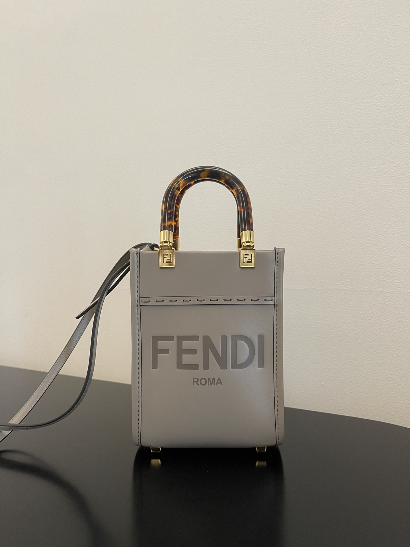 フェンディ ウエストポーチ激安通販 斜め掛けバッグ 持ちバッグ ミニ 人気品 シンプル ロゴプリント 優雅 レディース グレイ_1