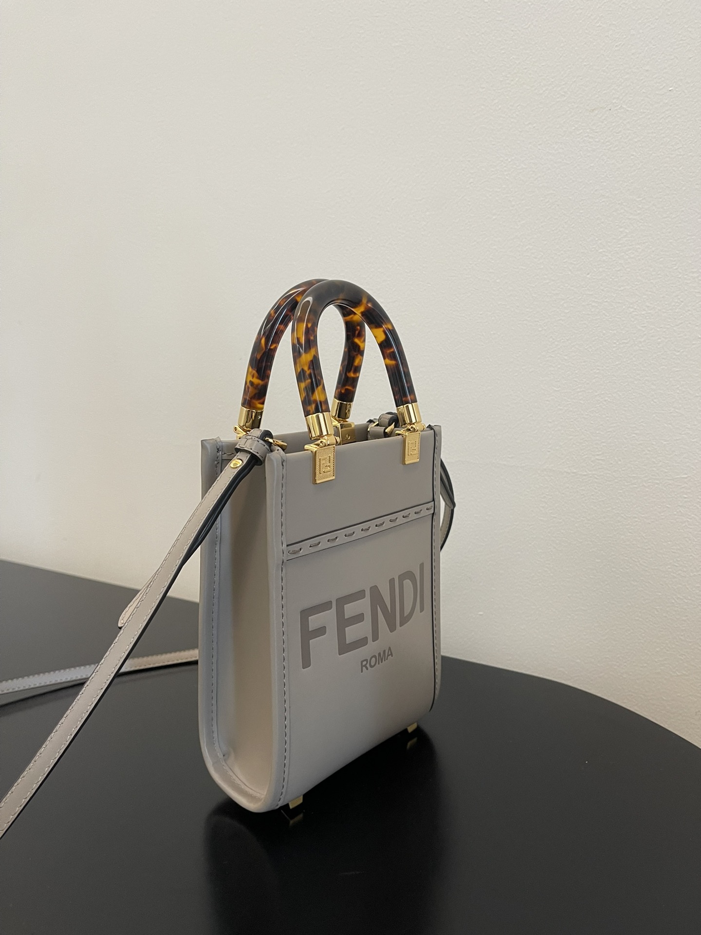 フェンディ ウエストポーチ激安通販 斜め掛けバッグ 持ちバッグ ミニ 人気品 シンプル ロゴプリント 優雅 レディース グレイ_2