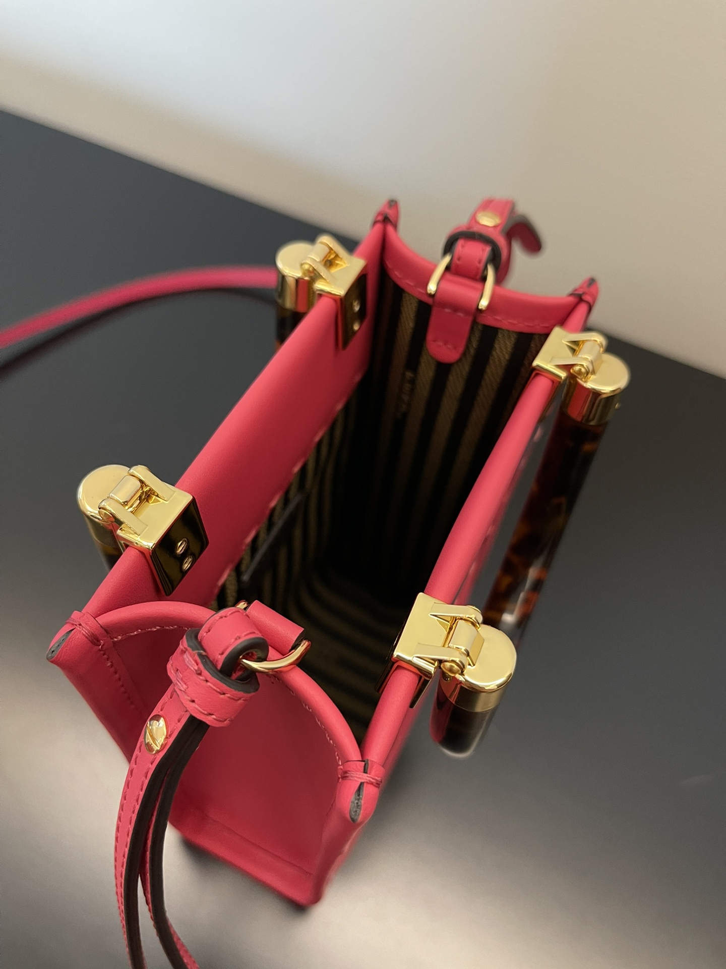 フェンディ バッグ おすすめコピー 斜め掛けバッグ 持ちバッグ ミニ 人気品 シンプル ロゴプリント 優雅 レディース レッド_7