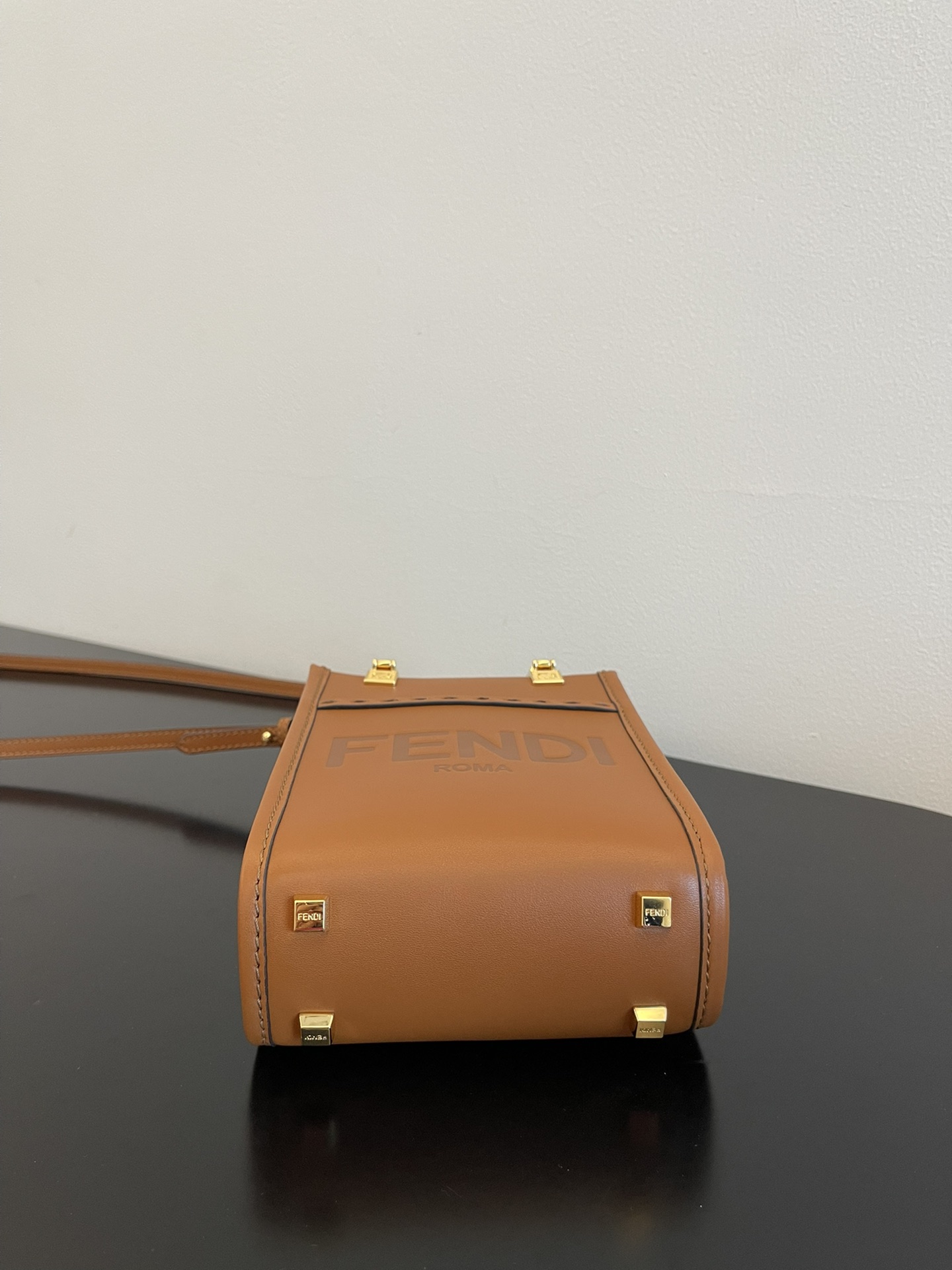 フェンディ お財布ショルダー偽物 斜め掛けバッグ 持ちバッグ ミニ 人気品 シンプル ロゴプリント 優雅 レディース ブラウン_8