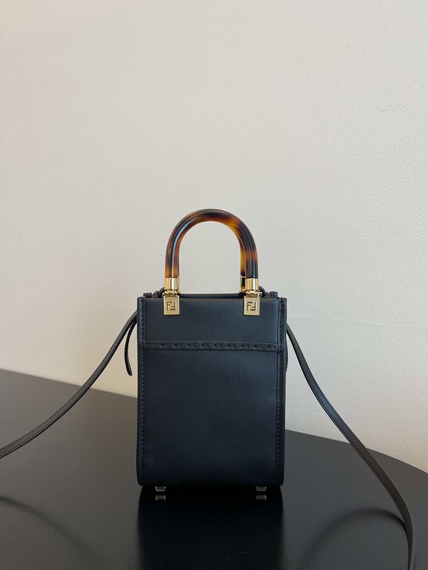 フェンディ バッグ ピーカブー風Ｎ級品 斜め掛けバッグ 持ちバッグ ミニ 人気品 シンプル ロゴプリント 優雅 レディース ブラック_7