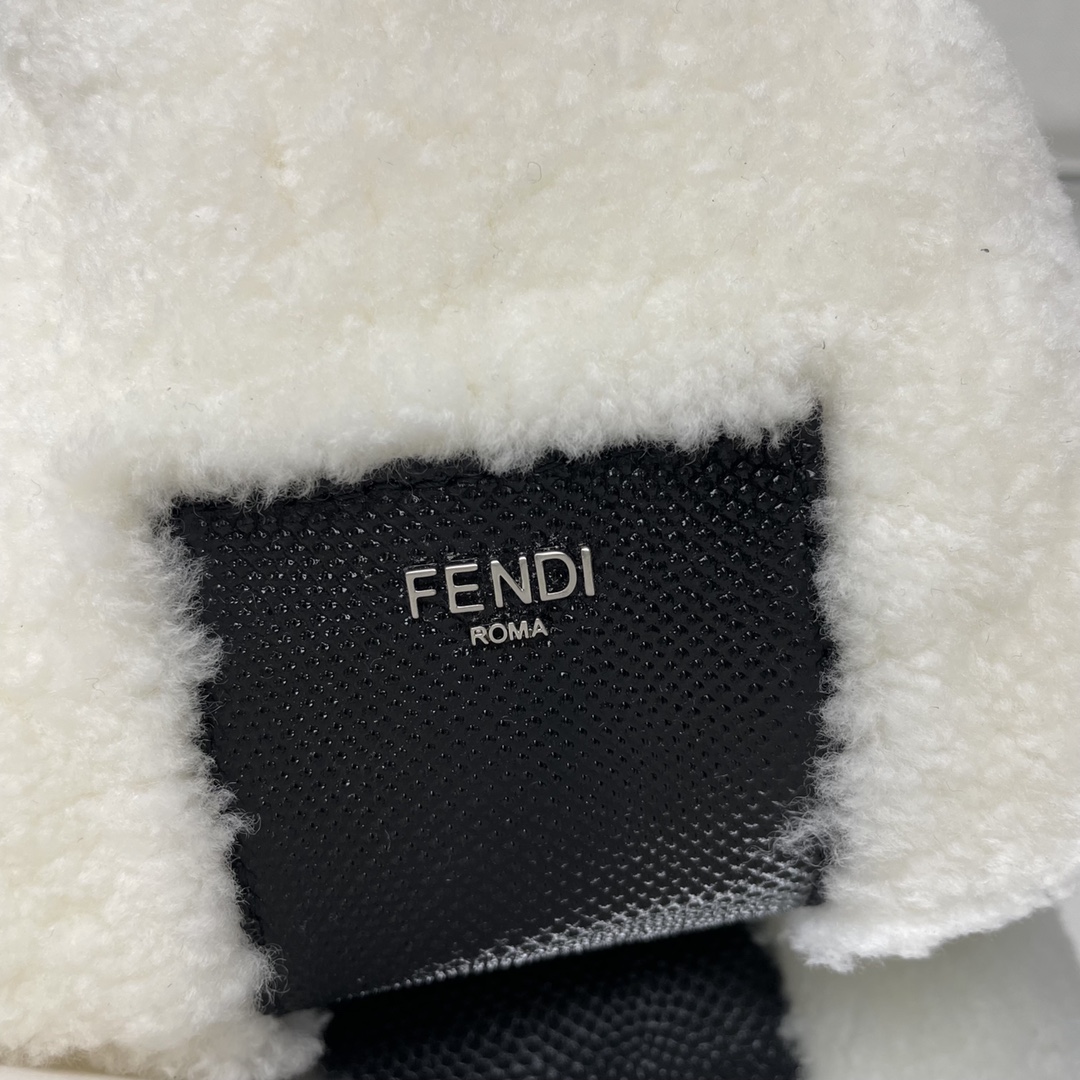 フェンディバッグ 黒 レザースーパーコピー おにぎり形 魅せる 可愛い もこもこ 柔らかい 人気商品 ホワイト_3