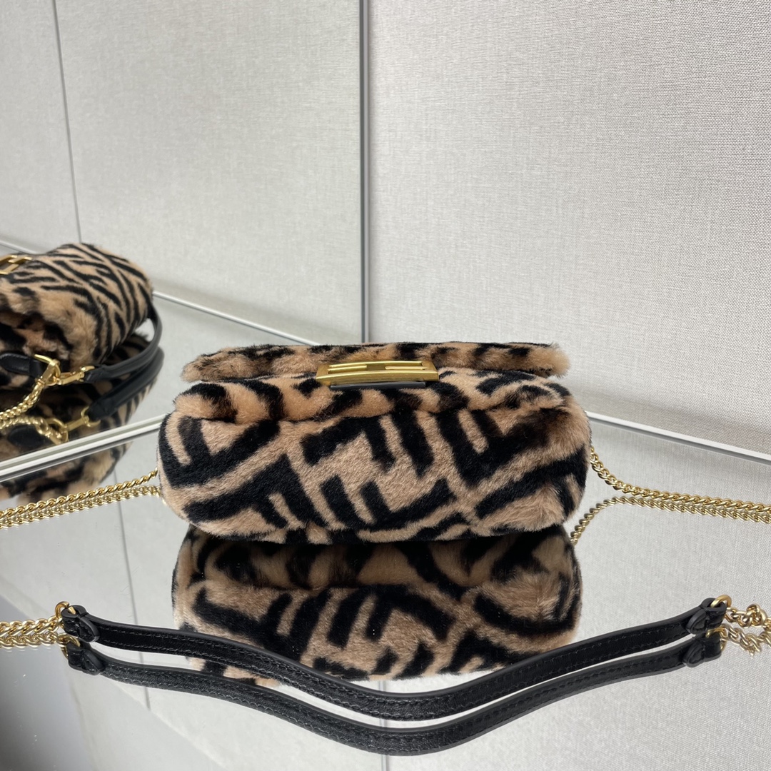 超激得品質保証 フェンディ バッグ 黒偽物 斜め掛けバッグ 可愛い もこもこ 柔らかい 人気定番 レディース ブラウン_6