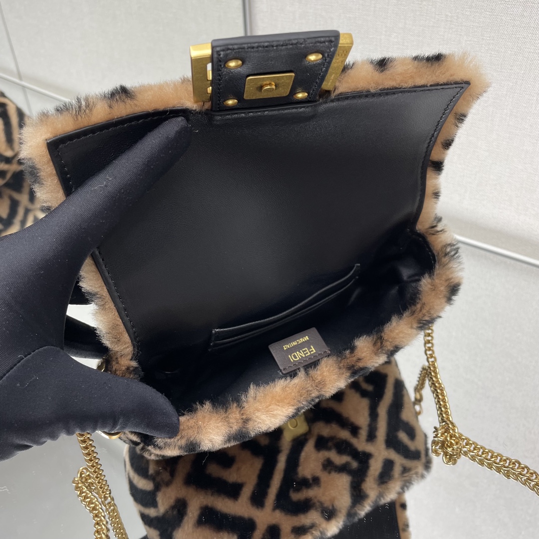 超激得品質保証 フェンディ バッグ 黒偽物 斜め掛けバッグ 可愛い もこもこ 柔らかい 人気定番 レディース ブラウン_9