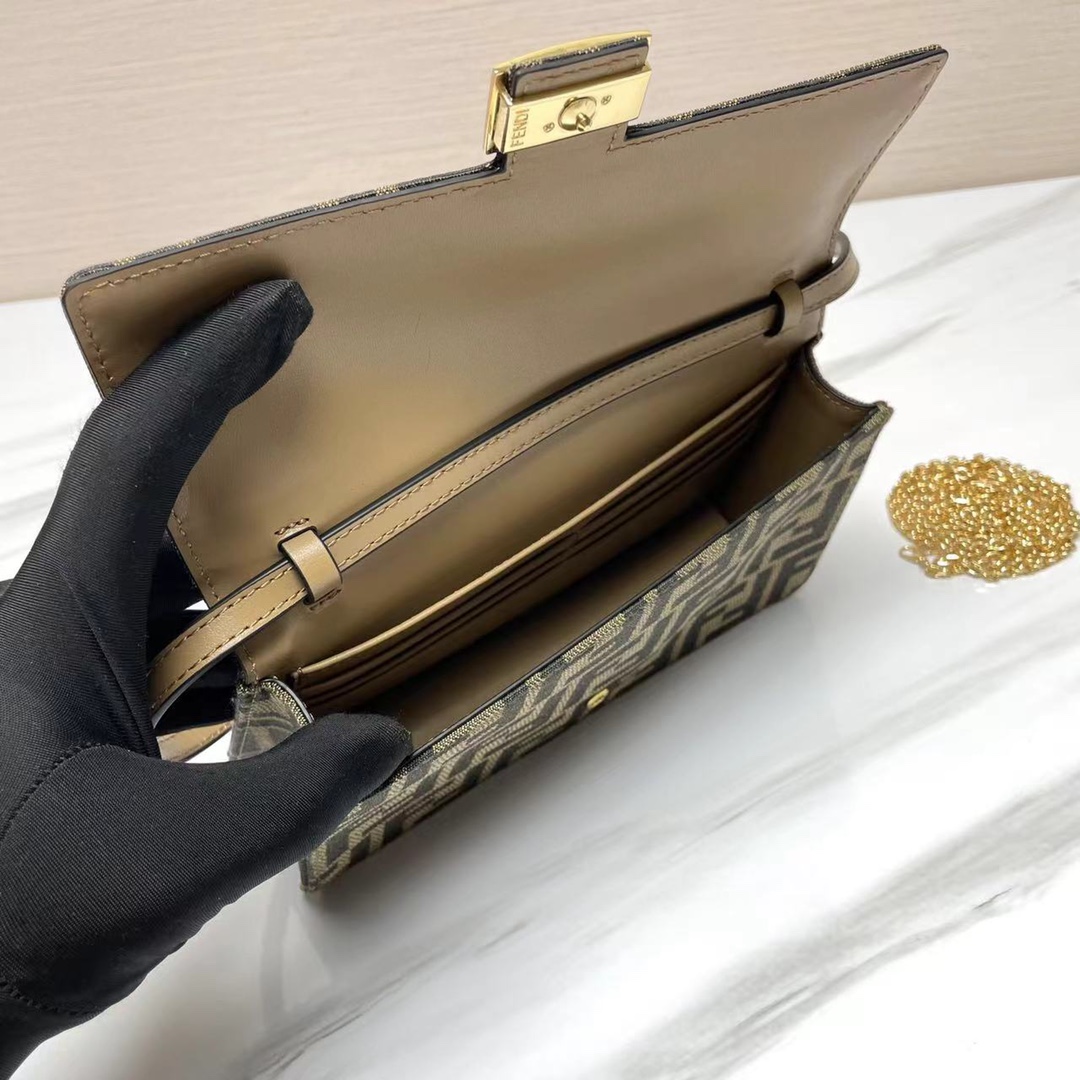 高級感に溢れ fendi バッグ コーデ偽物 肩掛けバッグ 調整可 牛革 通勤 レディース シンプル 花柄 ブラウン_4
