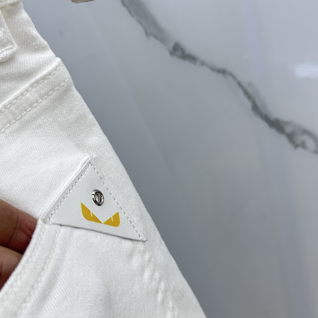 新作入荷格安 フェンディ服メンズコピー デニム素材 筒形パンツ ズボン ファッション シンプル 美脚 品質保証 ホワイト_4