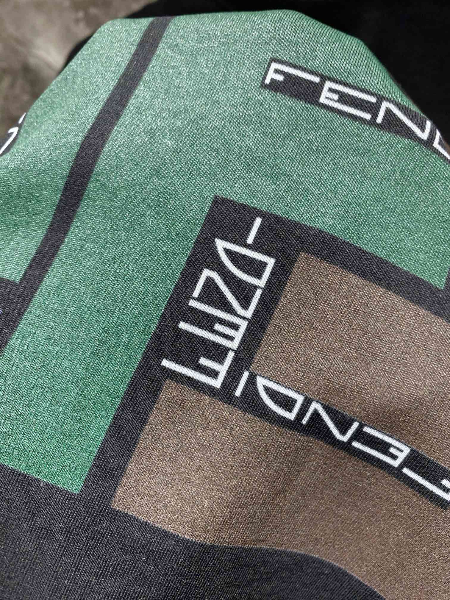 激安大特価最新作の fendi ティー シャツスーパーコピー トップス 純綿 プリント 短袖 ファッション ブラック_3