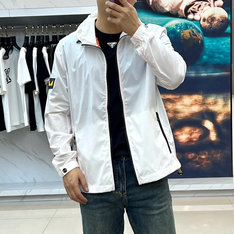 爆買い大得価 フェンディ アウタースーパーコピー ナイロン 防水 防風 日焼け止め 軽量 トップス ジャケット ホワイト_1