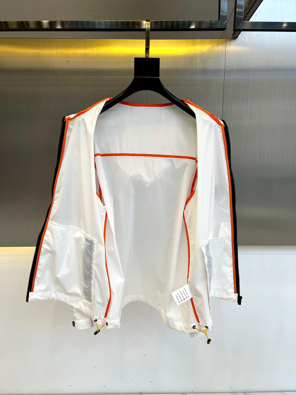 爆買い大得価 フェンディ アウタースーパーコピー ナイロン 防水 防風 日焼け止め 軽量 トップス ジャケット ホワイト_7