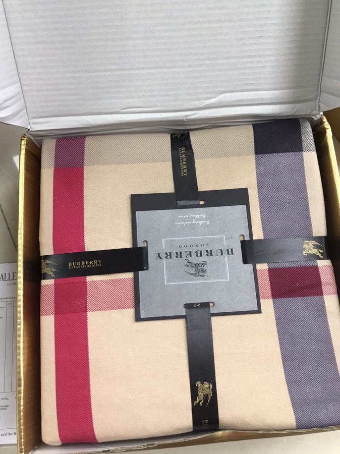 海外セレブ定番愛用 バーバリー タオルシーツ偽物 4点セット 掛け布団カバー ベッドカバー 枕カバー カバーセット 格子模様 パープル_8