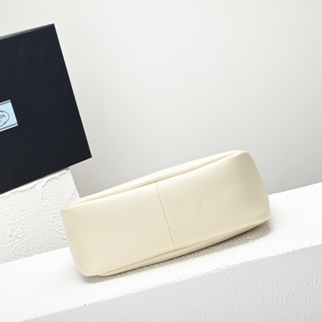 プラダエコバッグナイロンＮ級品 持ちバッグ トートバッグ シンプル 肩掛けバッグ  実用 人気品 大容量 シンプル ホワイト_4
