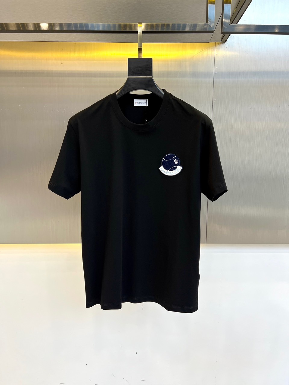 激安大特価最新作の モンクレールtシャツサイズスーパーコピー 純綿 トップス 春夏 メンズ シンプル 人気新作 ブラック_1
