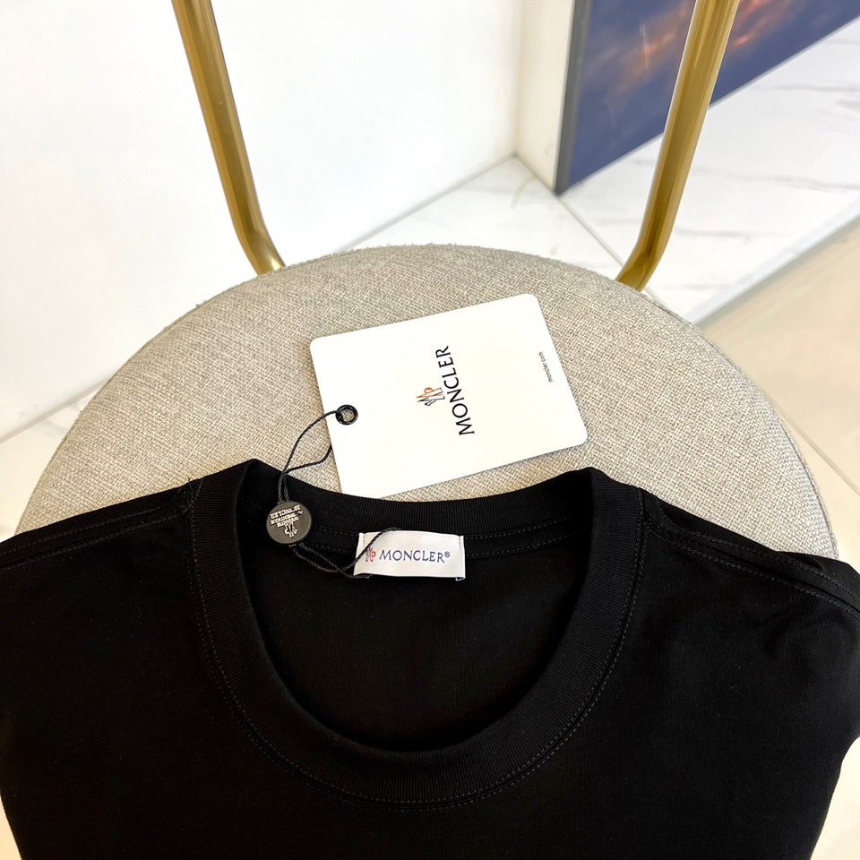 激安大特価最新作の モンクレールtシャツサイズスーパーコピー 純綿 トップス 春夏 メンズ シンプル 人気新作 ブラック_3