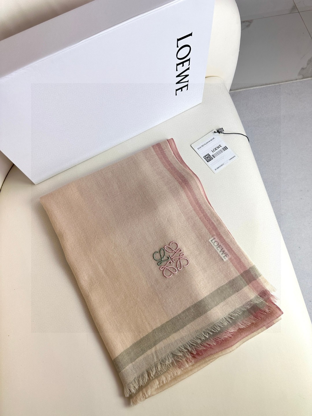 ロエベ スカーフ シルクＮ級品 優雅 暖かい シンプル ファッション 柔らかい シルク 人気販売 品質保証豊富なオ 薄いピンク_7