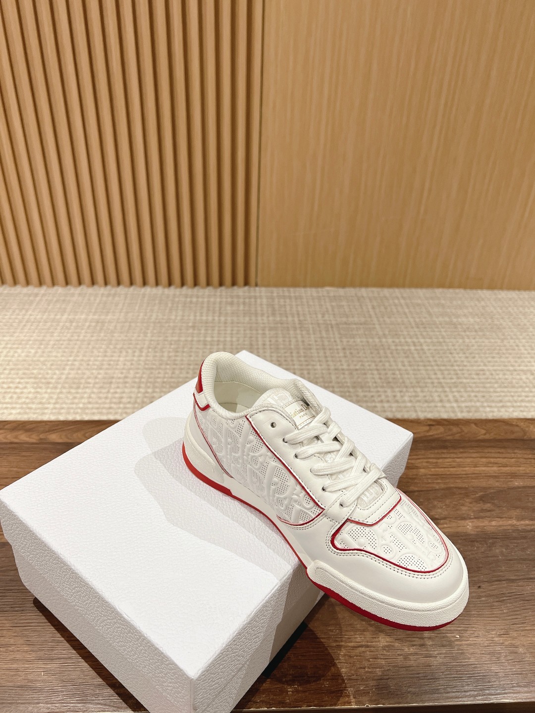 高級感に溢れ dior レディース スニーカー偽物 ファッション ランニング 運動 カジュアル シューズ 歩きやすい レッド底 ホワイト_3