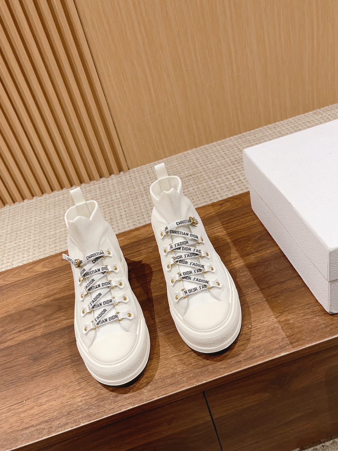 超レア激得 dior ルーム シューズスーパーコピー ファッション ランニング 運動 カジュアル シューズ 歩きやすい ハイカット ホワイト_1