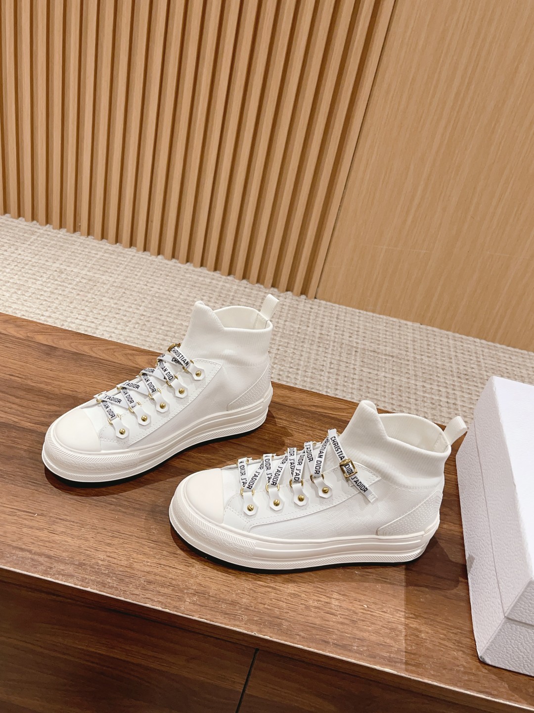 超レア激得 dior ルーム シューズスーパーコピー ファッション ランニング 運動 カジュアル シューズ 歩きやすい ハイカット ホワイト_2