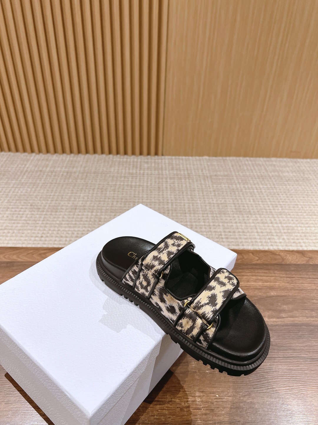 dior homme ハイカット スニーカーＮ級品 シンプル 人気サンダル スリッパ 海水浴 旅行 買い物 ファッション 軽量 花柄 ブラウン　_3