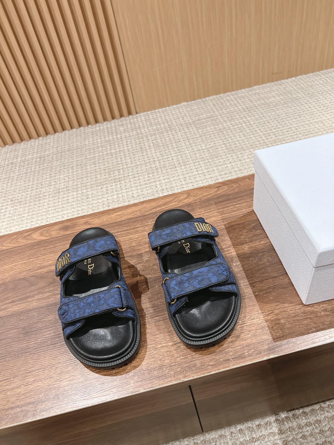 dior キッズ スニーカーコピー シンプル 人気サンダル スリッパ 海水浴 旅行 買い物 ファッション 軽量 花柄 ブルー_1