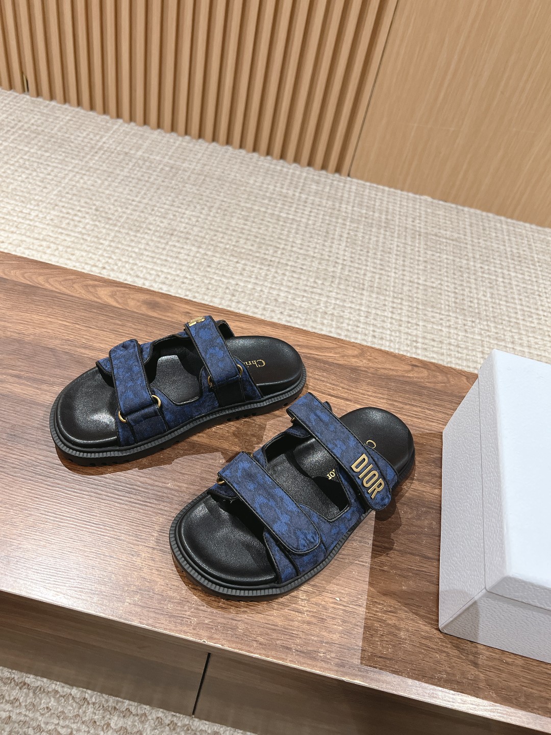 dior キッズ スニーカーコピー シンプル 人気サンダル スリッパ 海水浴 旅行 買い物 ファッション 軽量 花柄 ブルー_2
