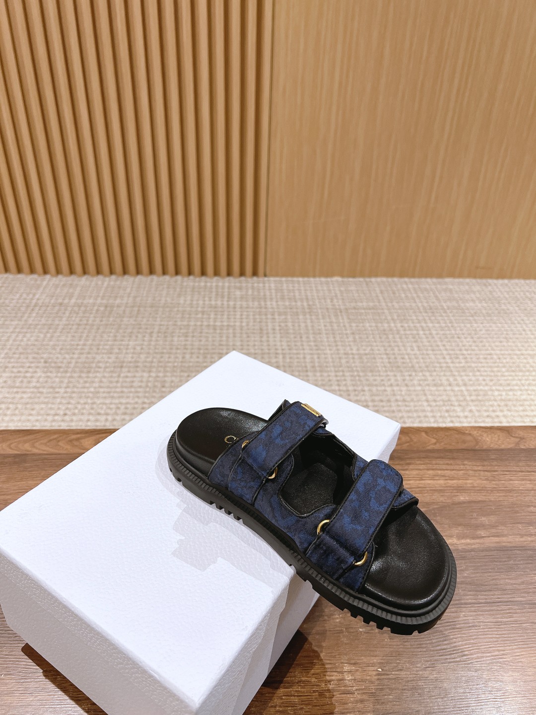 dior キッズ スニーカーコピー シンプル 人気サンダル スリッパ 海水浴 旅行 買い物 ファッション 軽量 花柄 ブルー_3