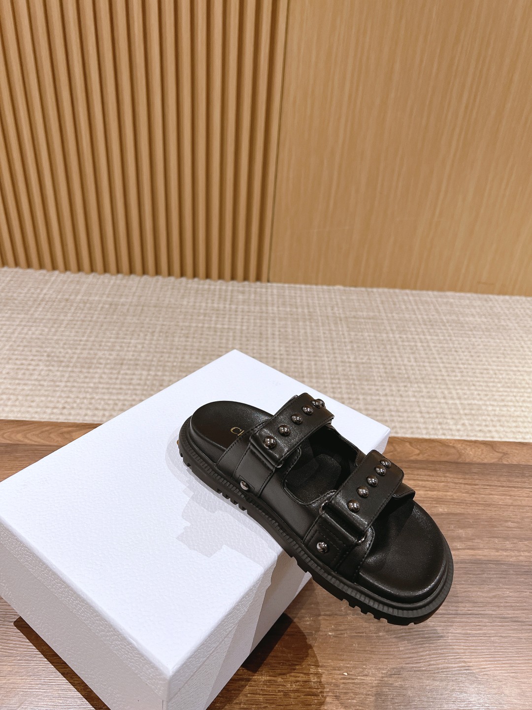 dior シューズ レディース激安通販 シンプル 人気サンダル スリッパ 海水浴 ファッション 軽量 シンプル ブラック_3