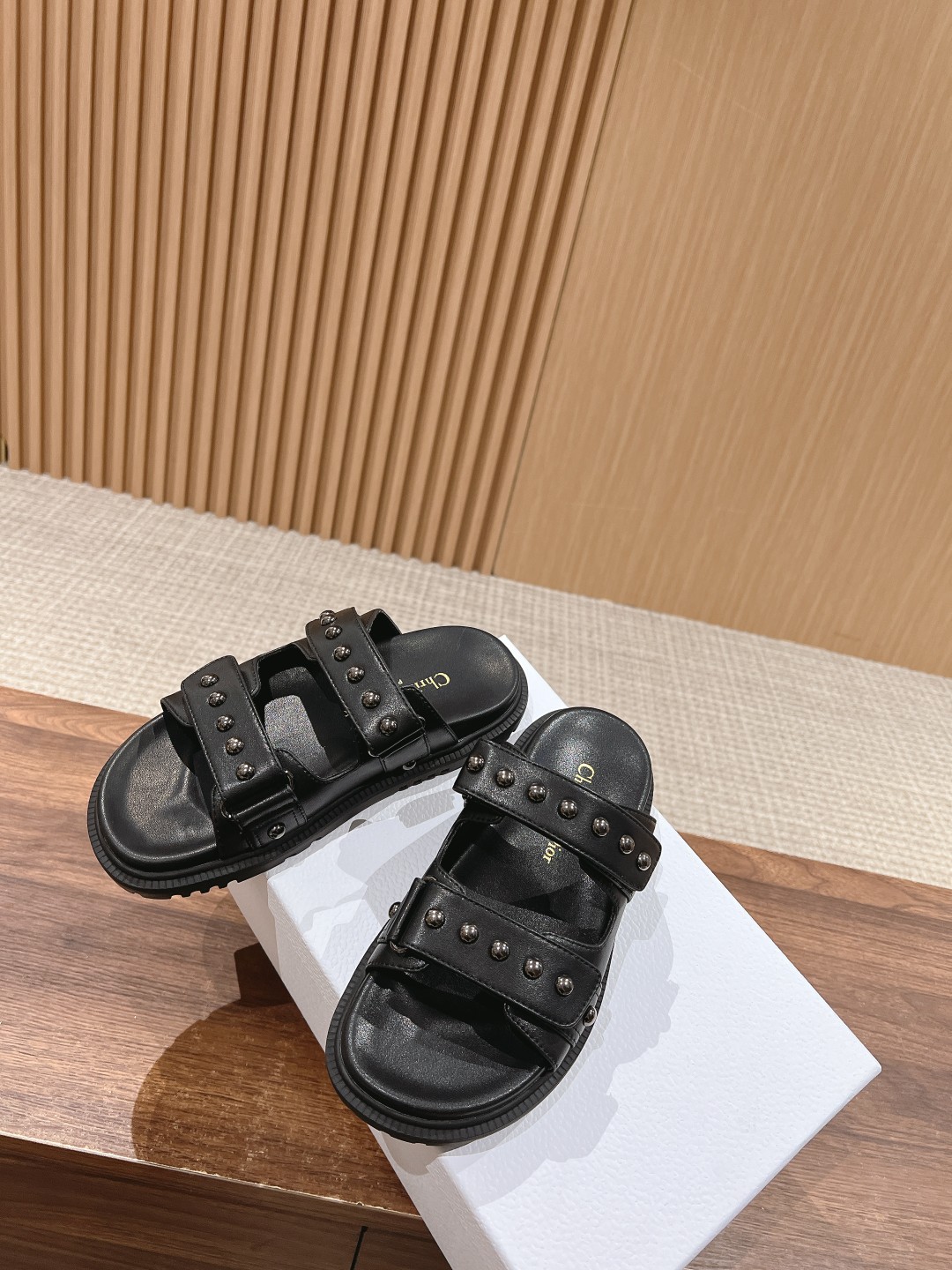 dior シューズ レディース激安通販 シンプル 人気サンダル スリッパ 海水浴 ファッション 軽量 シンプル ブラック_4