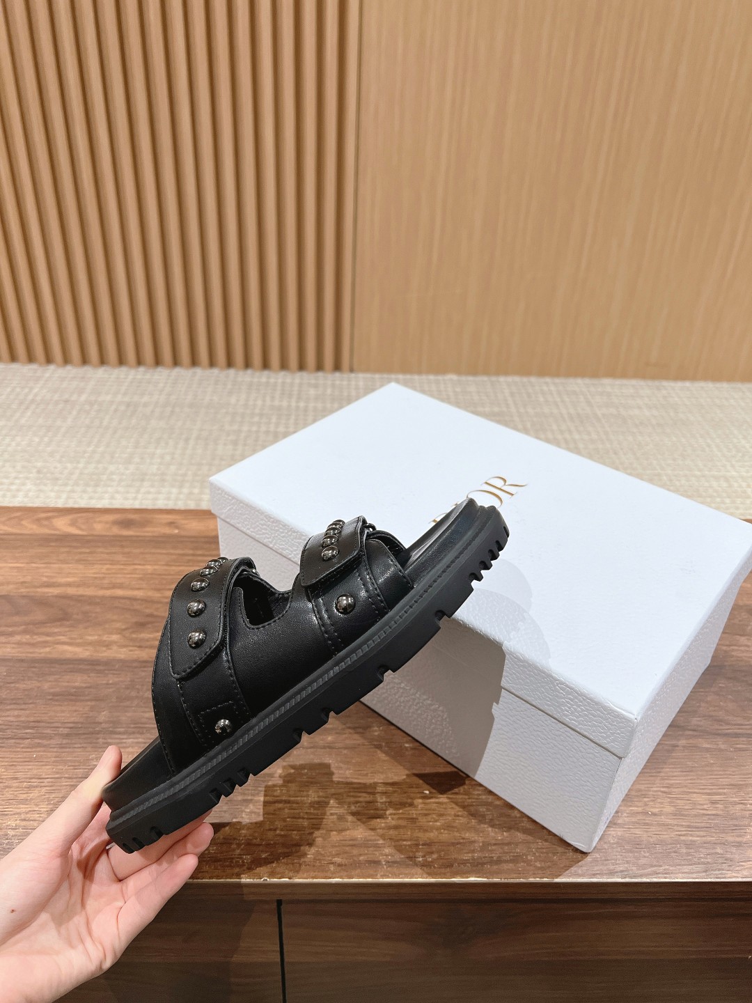 dior シューズ レディース激安通販 シンプル 人気サンダル スリッパ 海水浴 ファッション 軽量 シンプル ブラック_5